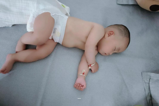 恩施宝宝先长上牙还是下牙